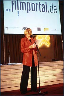 Claudia Dillmann, Direktorin des Deutschen Filminstituts - DIF eröffnet die Veranstaltung